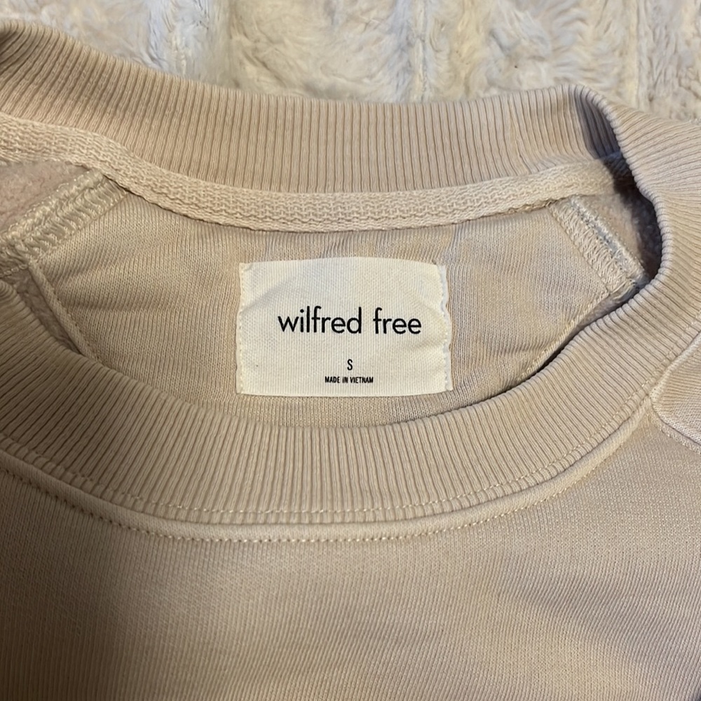 SOLD 💕CREAM WILFRED CREW NECK - Picture 2 of 8